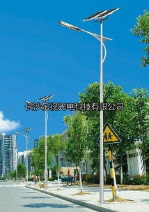婁底太陽(yáng)能路燈 照亮綠色未來，雙峰漣源點(diǎn)亮鄉(xiāng)村夜色